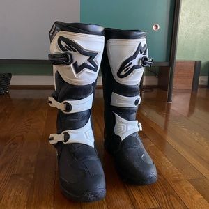 Alpine Stars Tech 3 boots. Worn one time. No scuff no scratch. Size 8.